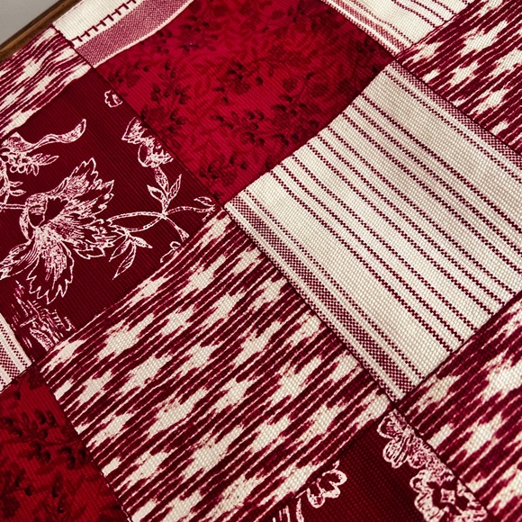 Table Runner - Picture 2 of 5